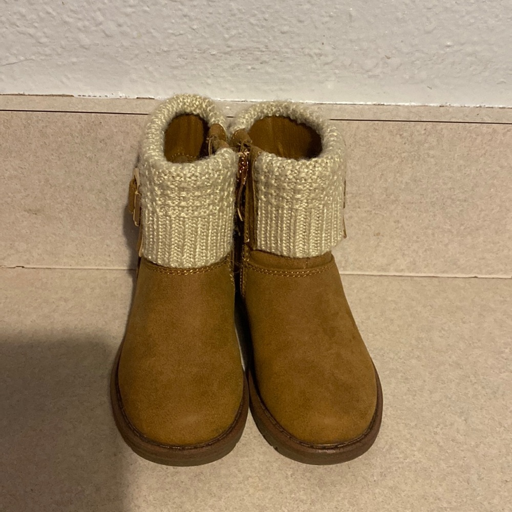 Cupcake couture boots size 5